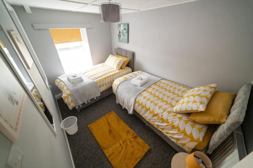 2 Bed Sleeps 4 Central Haverfordwest Town House Exterior photo