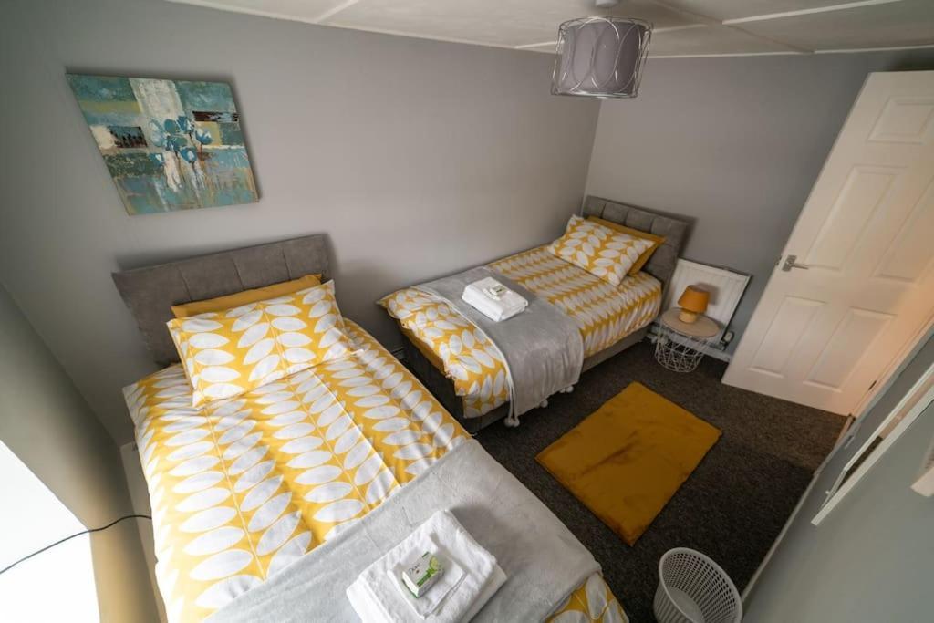 2 Bed Sleeps 4 Central Haverfordwest Town House Exterior photo